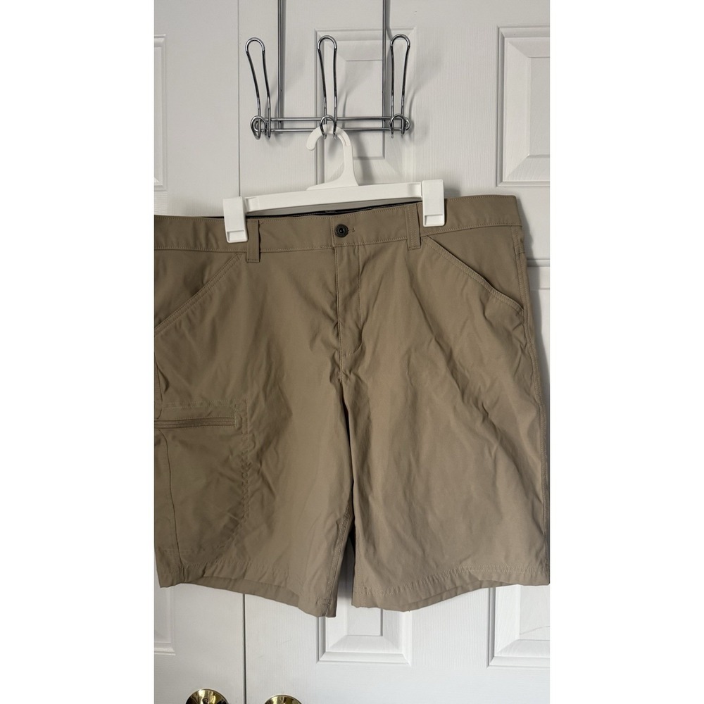 Eddie Bauer Men's Cargo Shorts Size 40 EUC Khaki Beige Nylon And Spandex‎
